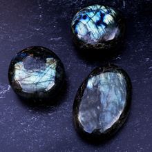 Load image into Gallery viewer, LABRADORITE PALM STONE
